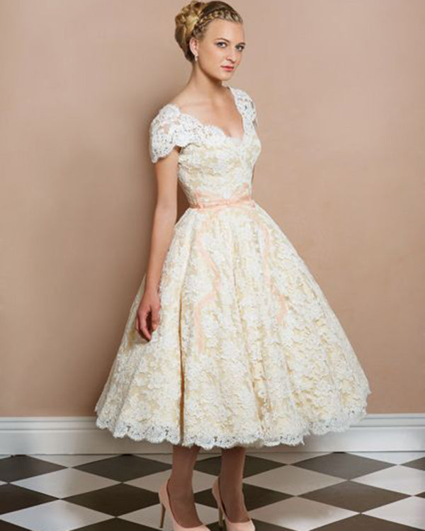 Vintage 1950s Lace Short Wedding Dress Short Sleeve Ball Gown V-Neck Bridal Gown Tea Length Vintage 1950s Lace Short Wedding Dress Short Sleeve Ball Gown V-Neck Bridal Gown Tea Length