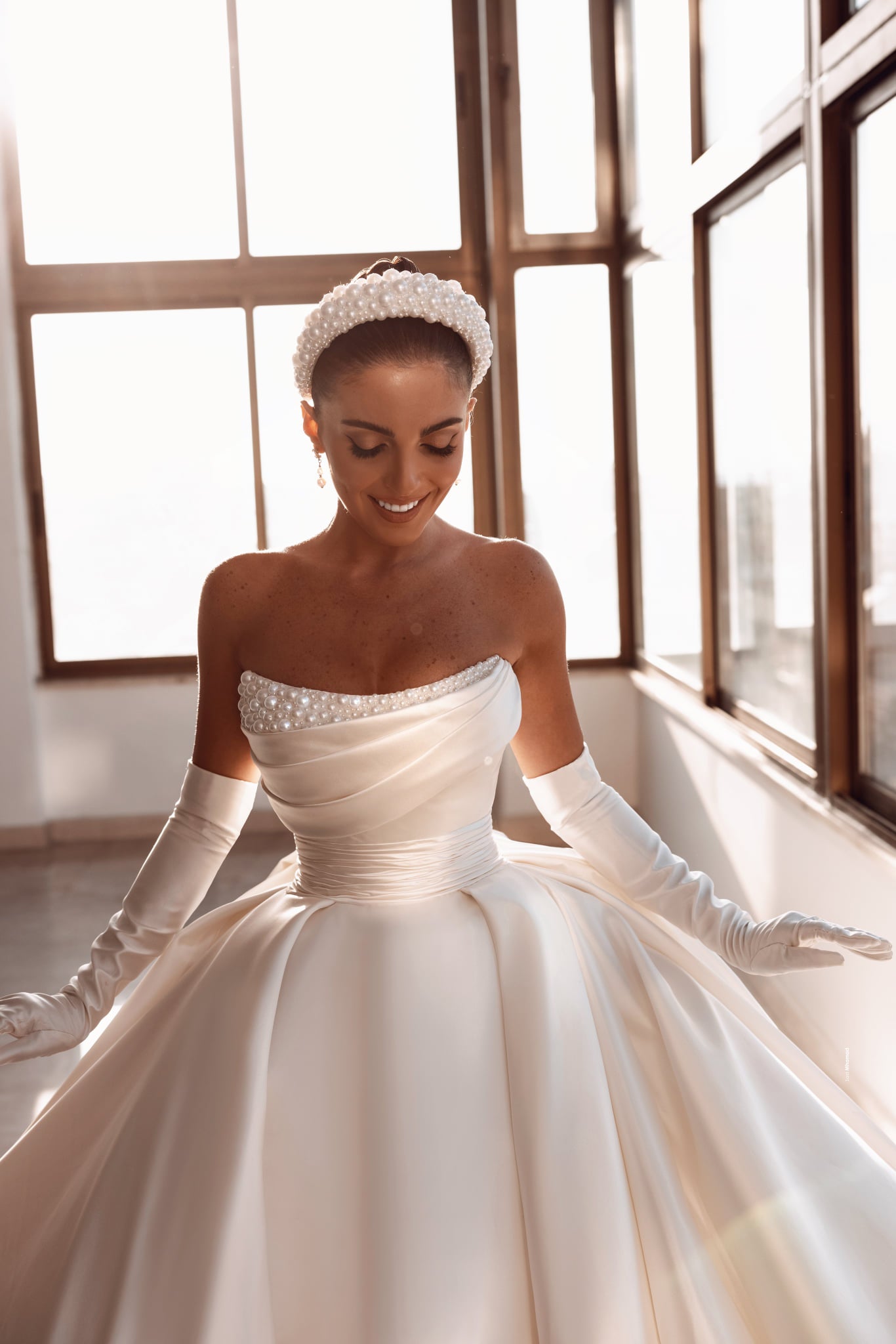 Fabulous Satin Ball Gown Wedding Dresses With Pearls Strapless 2022 Bridal Gowns With Bowknot Fabulous Satin Ball Gown Wedding Dresses With Pearls Strapless 2022 Bridal Gowns With Bowknot