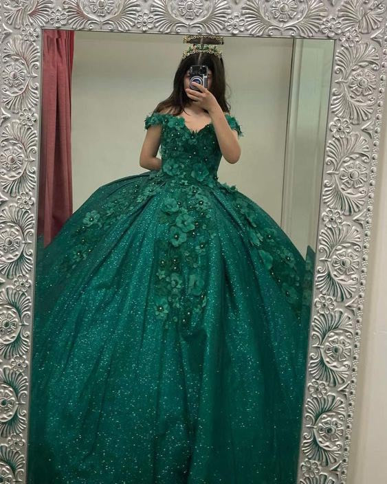 emerald green sweet 16 dress Luxury Beaded Quinceanera Dresses 15 Prom Party Ball Gown This stunning long gown is perfect for your Quinceanera Emerald Green Lace Floral Quinceanera