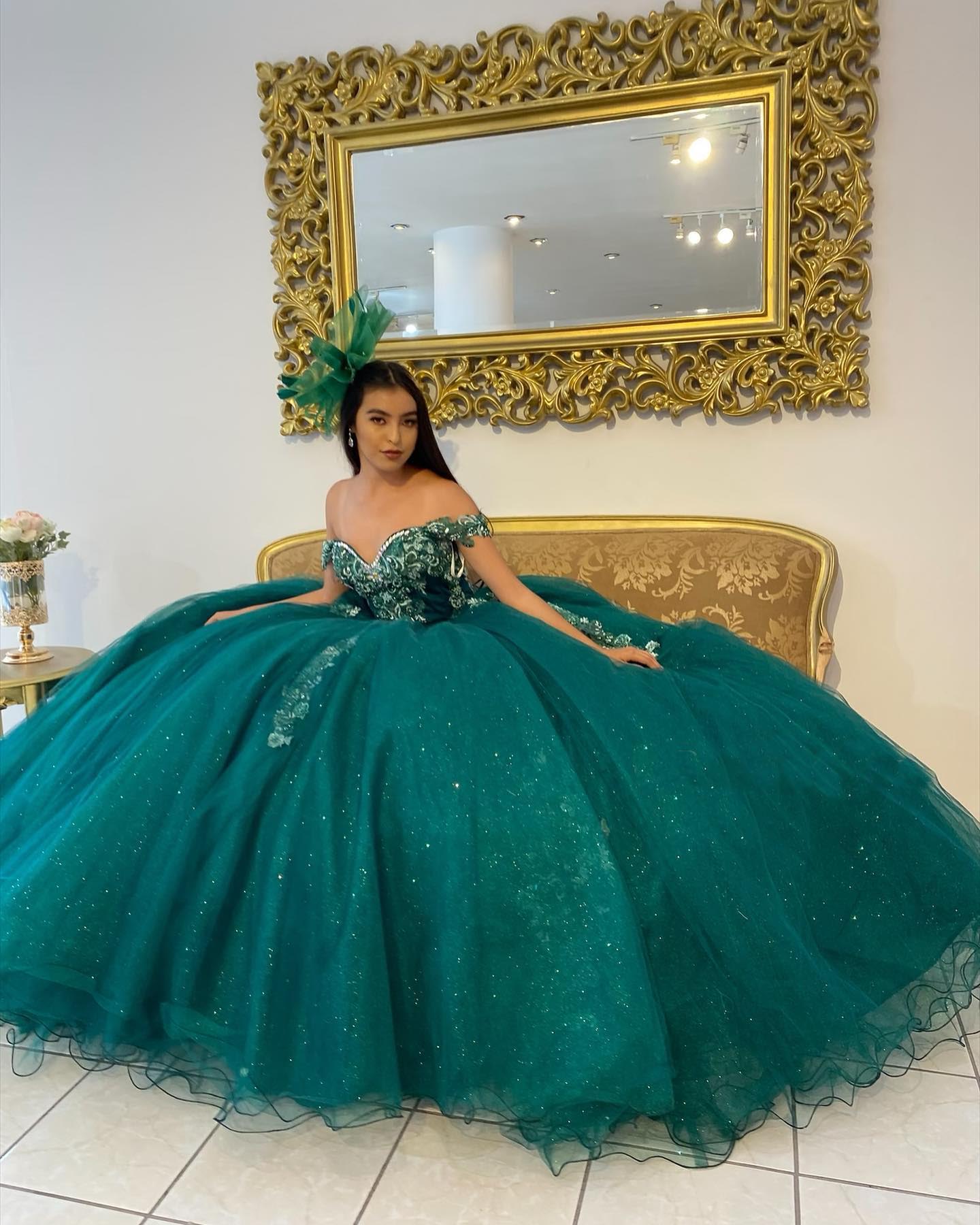 New Emerald Green Quinceanera Dresses Sequined Off The Shoulder Sweet 16 Puffy Tulle Ball Gown Vestidos de Quinceaera New Emerald Green Quinceanera Dresses Sequined Off The Shoulder Sweet 16 Puffy Tulle Ball Gown Vestidos de Quinceaera