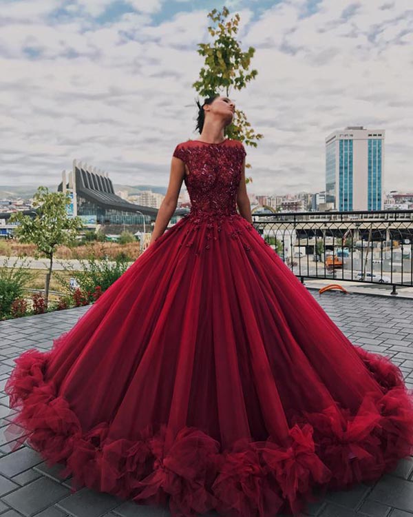 Burgundy Quinceanera Dresses with Rhinestones Beaded Sexy Puffy Tulle Ruffles Ball Gowns Sweet 16 Dress Burgundy Quinceanera Dresses with Rhinestones Beaded Sexy Puffy Tulle Ruffles Ball Gowns Sweet 16 Dress