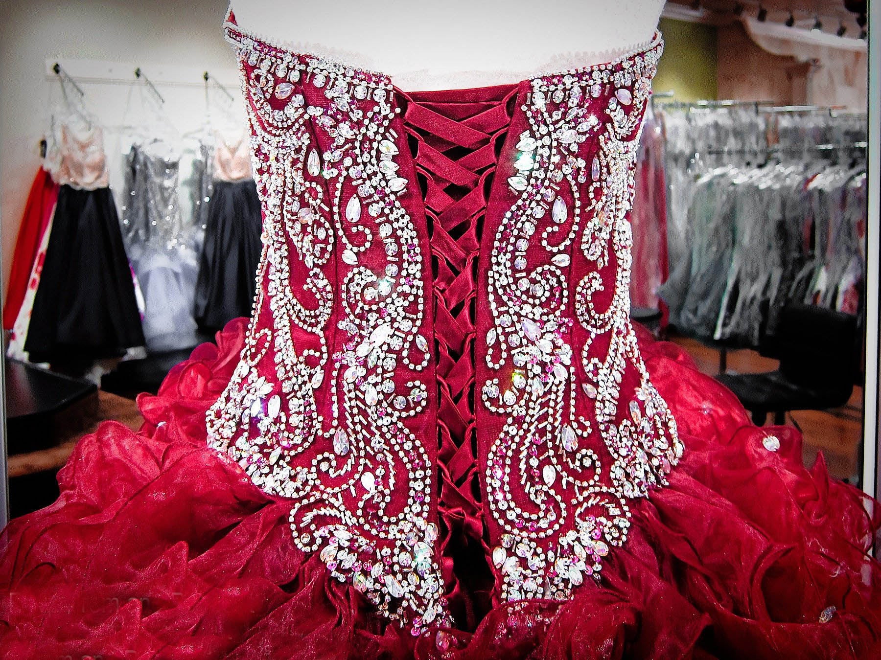 Burgundy Quinceanera Dresses Beaded Sparkly Rhinestones Puffy Ruffles Ball Gown Sweet 16 Dress vestidos de quinceaera Burgundy Quinceanera Dresses Beaded Sparkly Rhinestones Puffy Ruffles Ball Gown Sweet 16 Dress vestidos de quinceaera